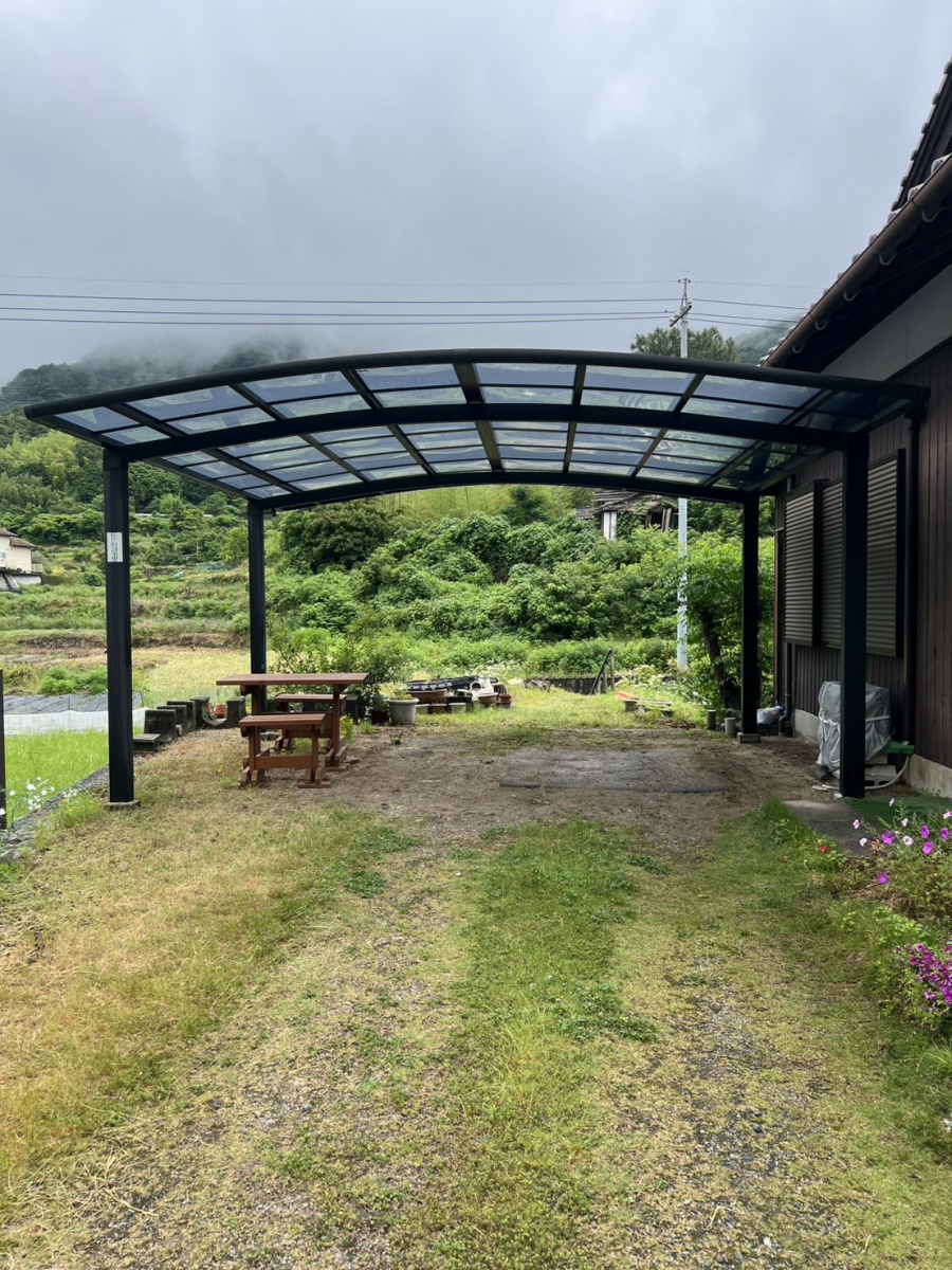フジタトーヨー住器のカーポト屋根のポリカの張替についてご相談をいただきました。の施工後の写真1