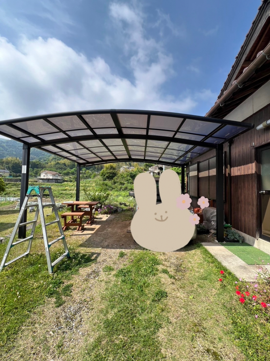 フジタトーヨー住器のカーポト屋根のポリカの張替についてご相談をいただきました。の施工前の写真1