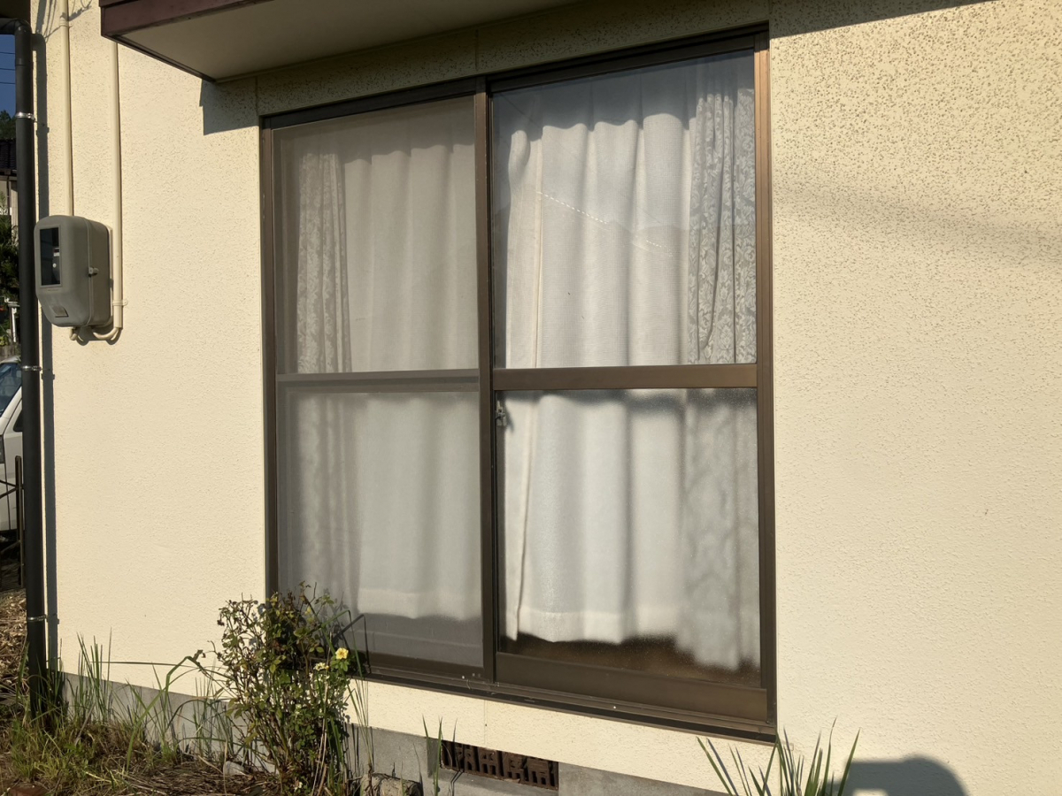 フジタトーヨー住器のガラスが割れたので、直してほしいとご依頼をいただきました。の施工後の写真1