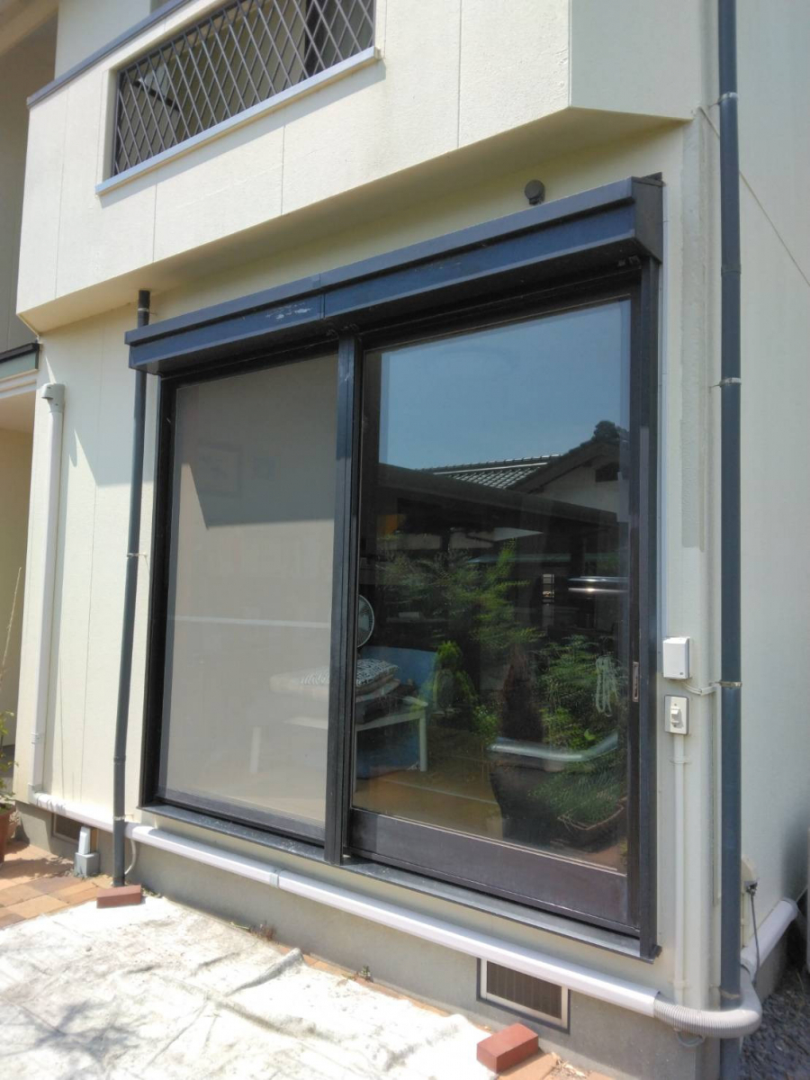 フジタトーヨー住器の4枚建ての窓を2枚建てにしたいとご相談をいただきました。の施工前の写真1