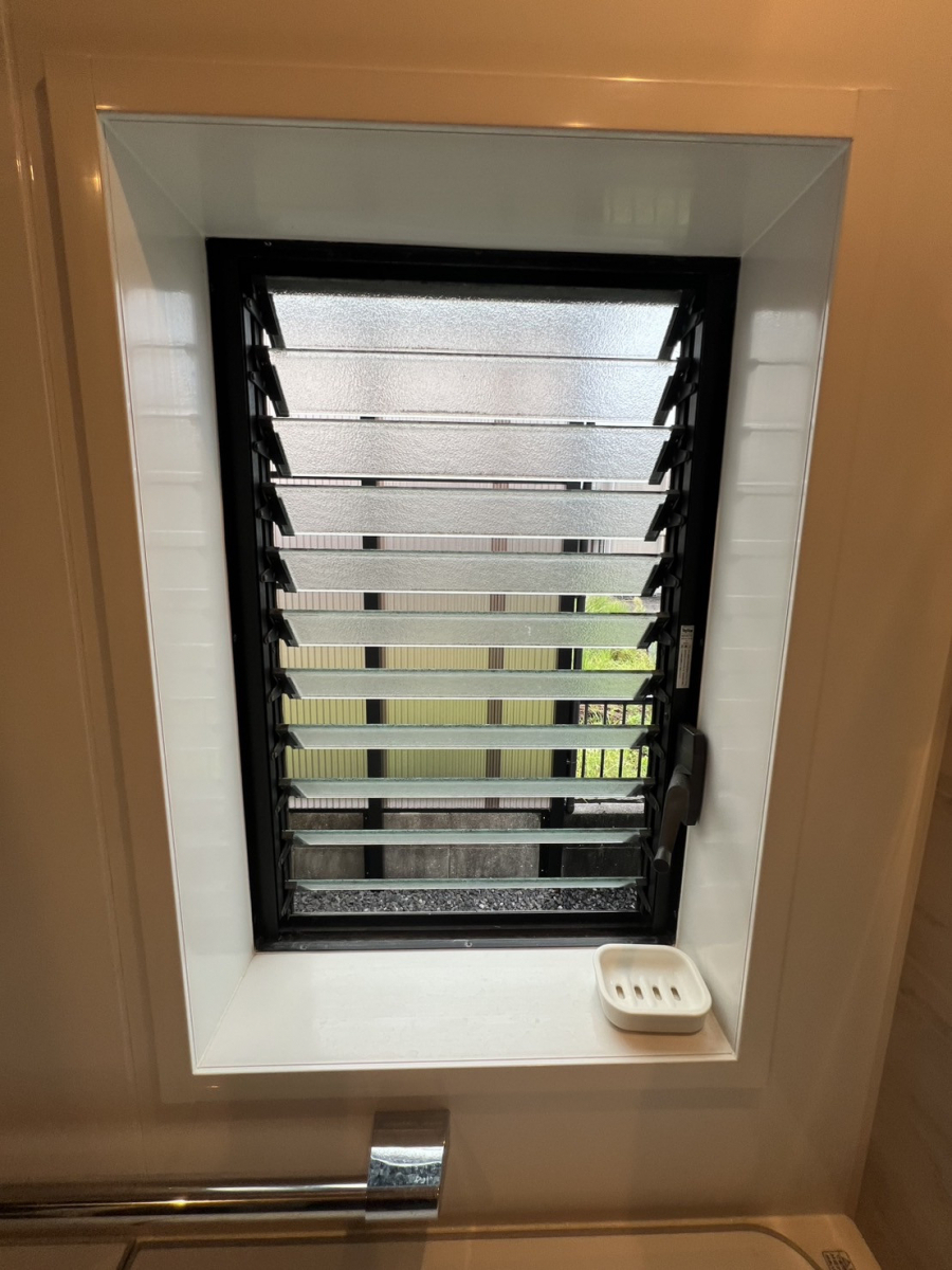 フジタトーヨー住器の寒い浴室の窓を交換したいとご相談いただきました。の施工前の写真1