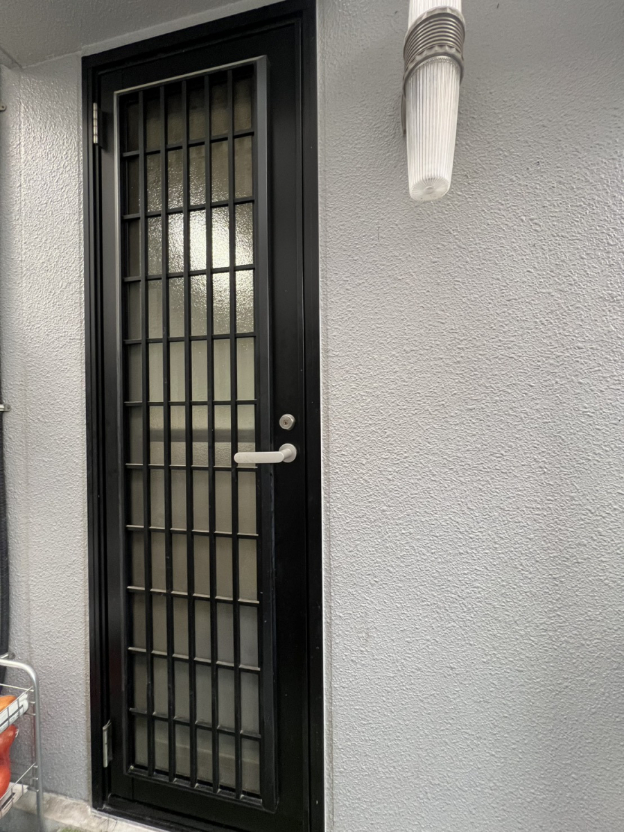 フジタトーヨー住器の勝手口の断熱をしたいとご相談をいただきました。の施工前の写真1