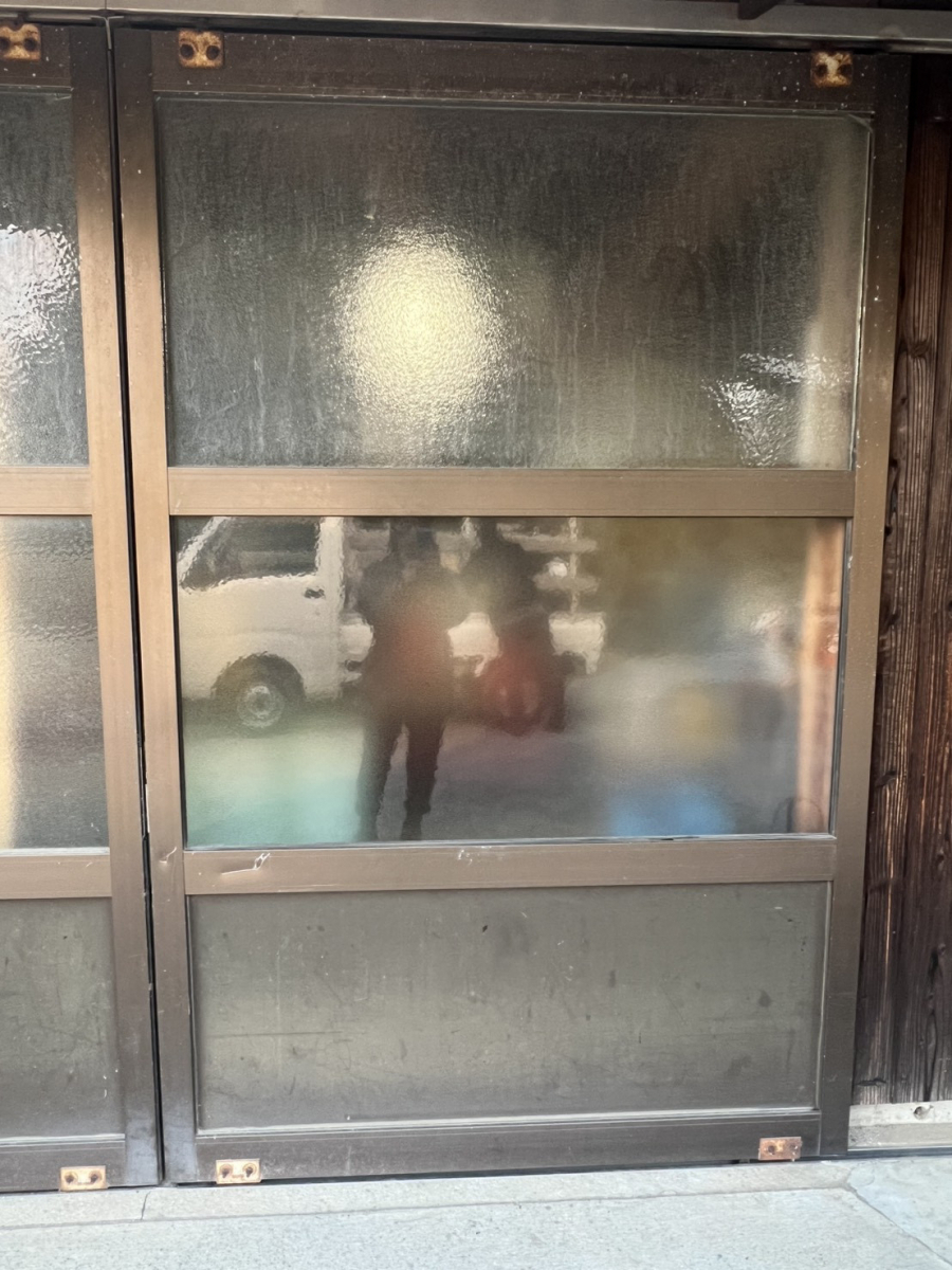 フジタトーヨー住器の倉庫のガラスが割れたので、交換してほしいとご相談をいただきました。の施工後の写真1