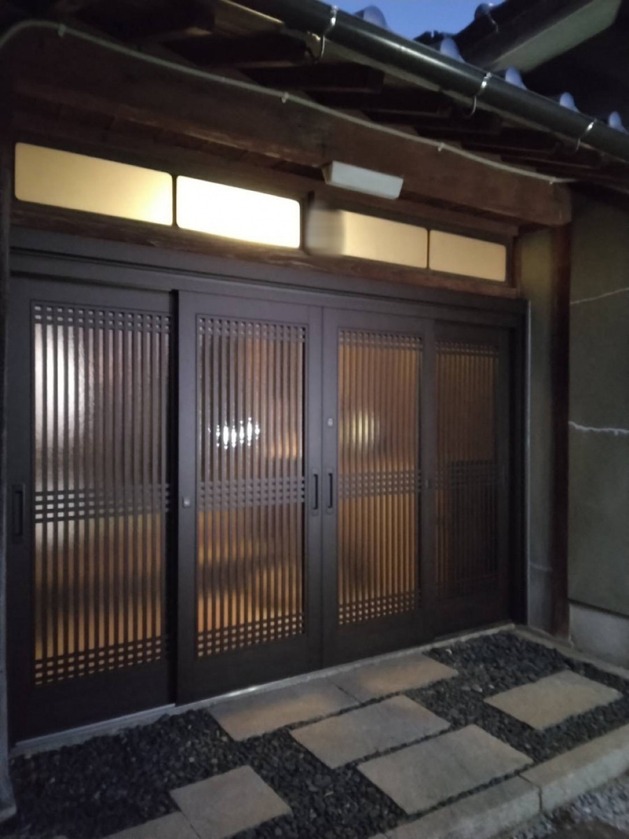 フジタトーヨー住器の木製玄関からアルミ玄関に交換したいとご相談をいただきました。の施工後の写真1