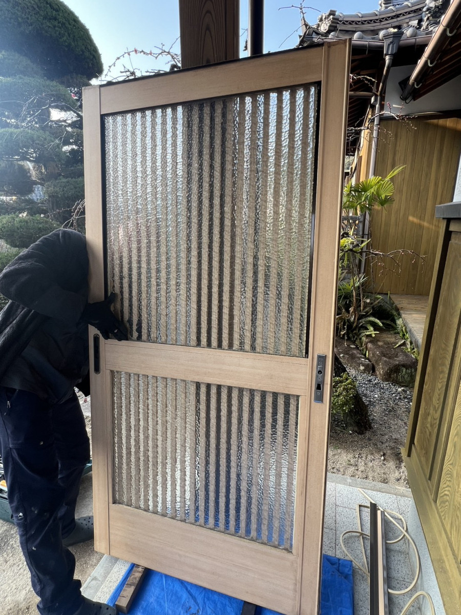 フジタトーヨー住器の劣化した玄関引戸を直したいとご相談をいただきました。の施工後の写真2