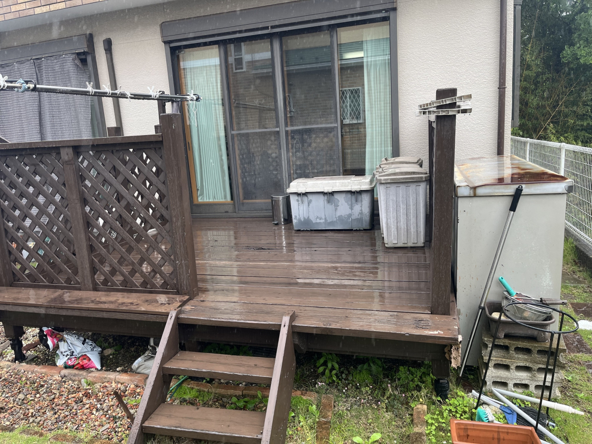 桐生住器のフェンスを取り付けプライバシーの確保とデッキ交換の施工前の写真2