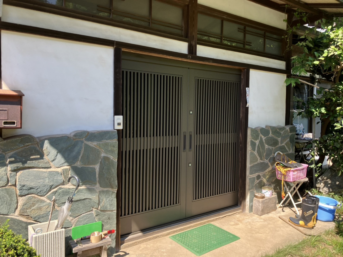 桐生住器の施工が複雑な一筋引分け戸の交換の施工後の写真1