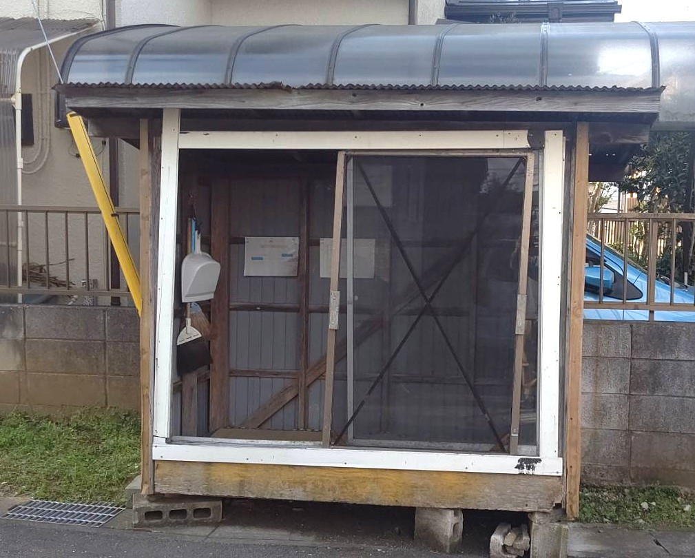 桐生住器のゴミステーションの扉交換の施工前の写真1
