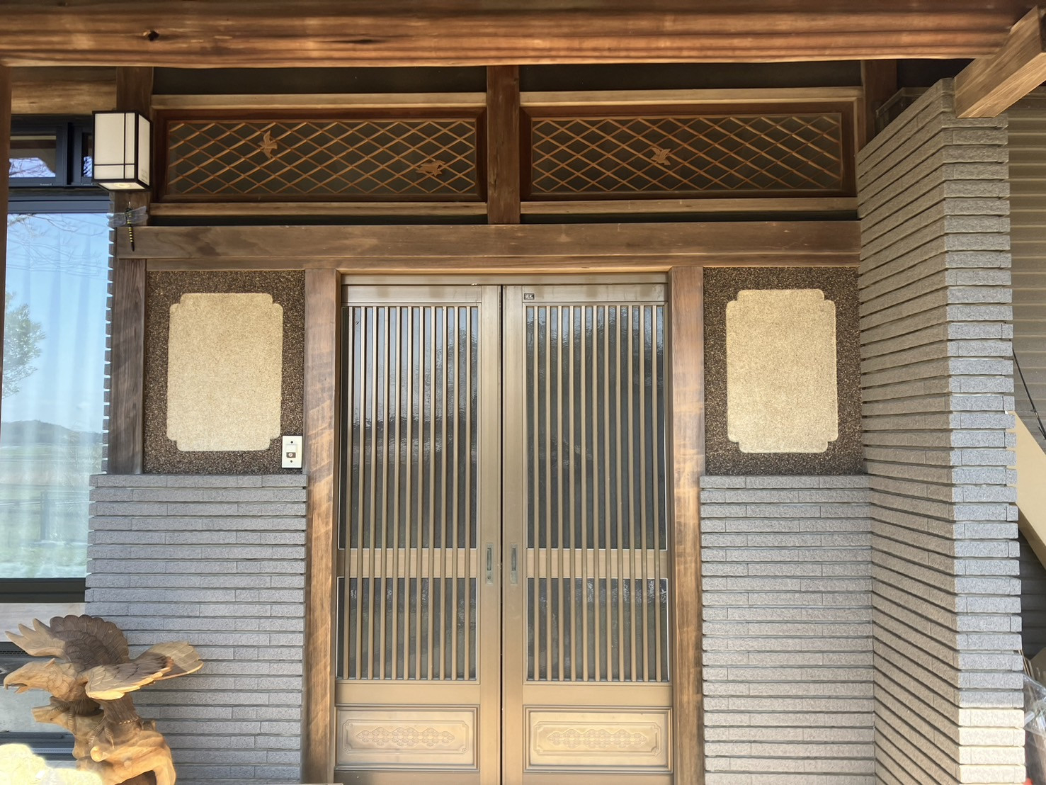 桐生住器の古民家の玄関の施工前の写真1