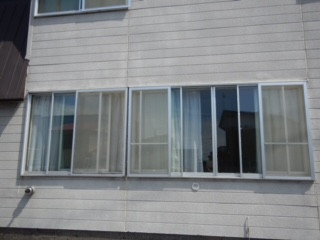 能登家具店の窓交換であったかく!の施工前の写真1
