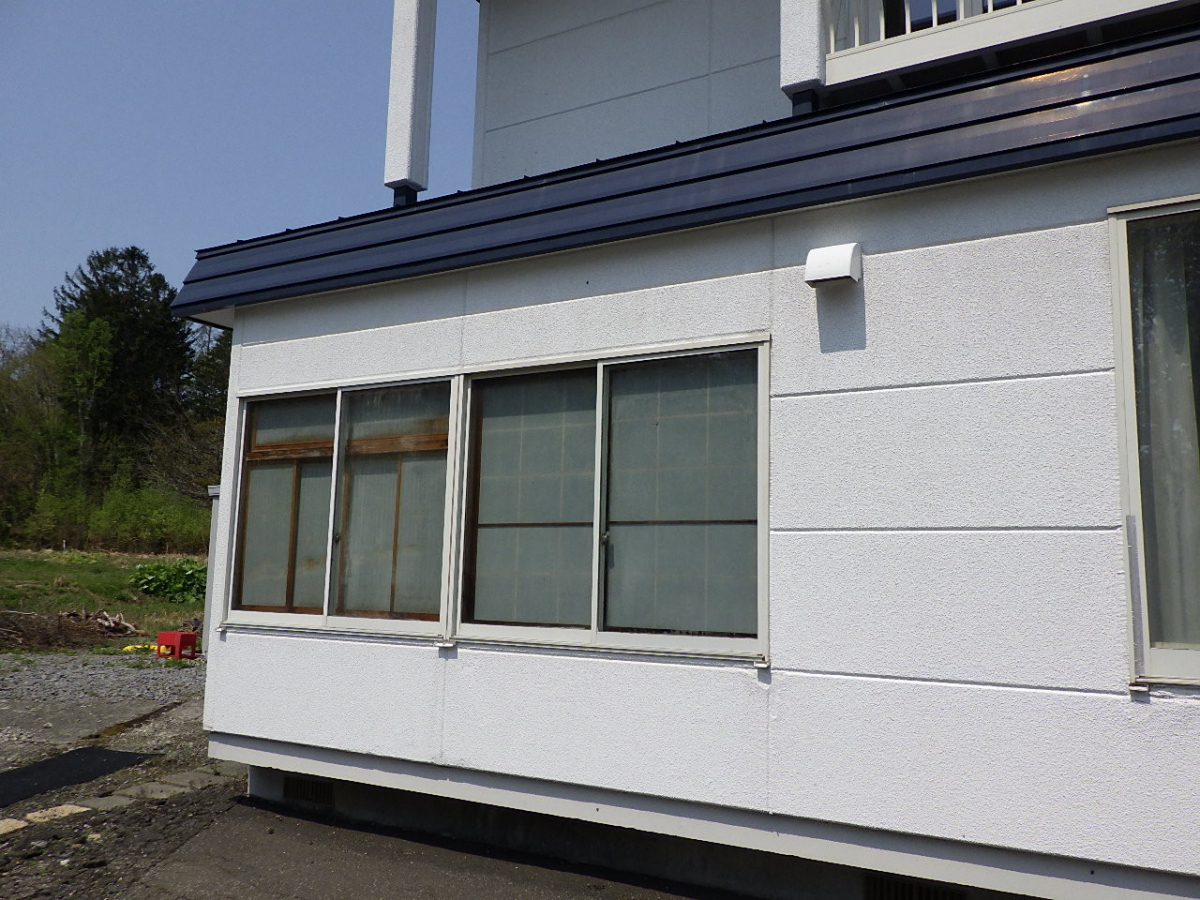 能登家具店の樹脂サッシに変えて良かった。の施工前の写真1