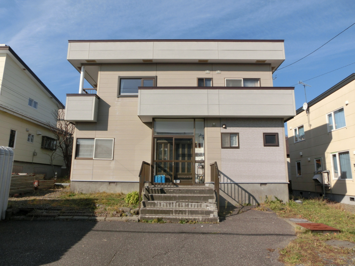 能登家具店の補助金活用で窓交換の施工前の写真1