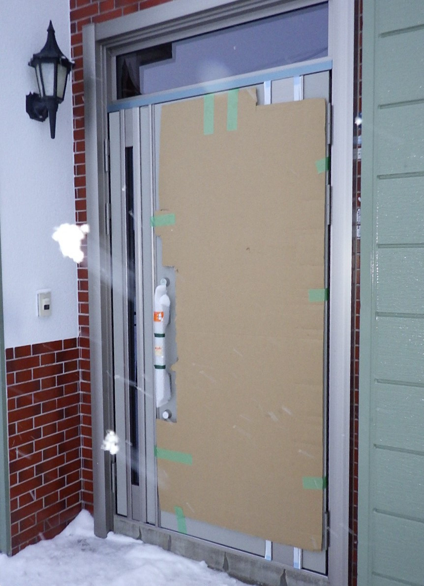 能登家具店のリフォームドア工事の施工後の写真1