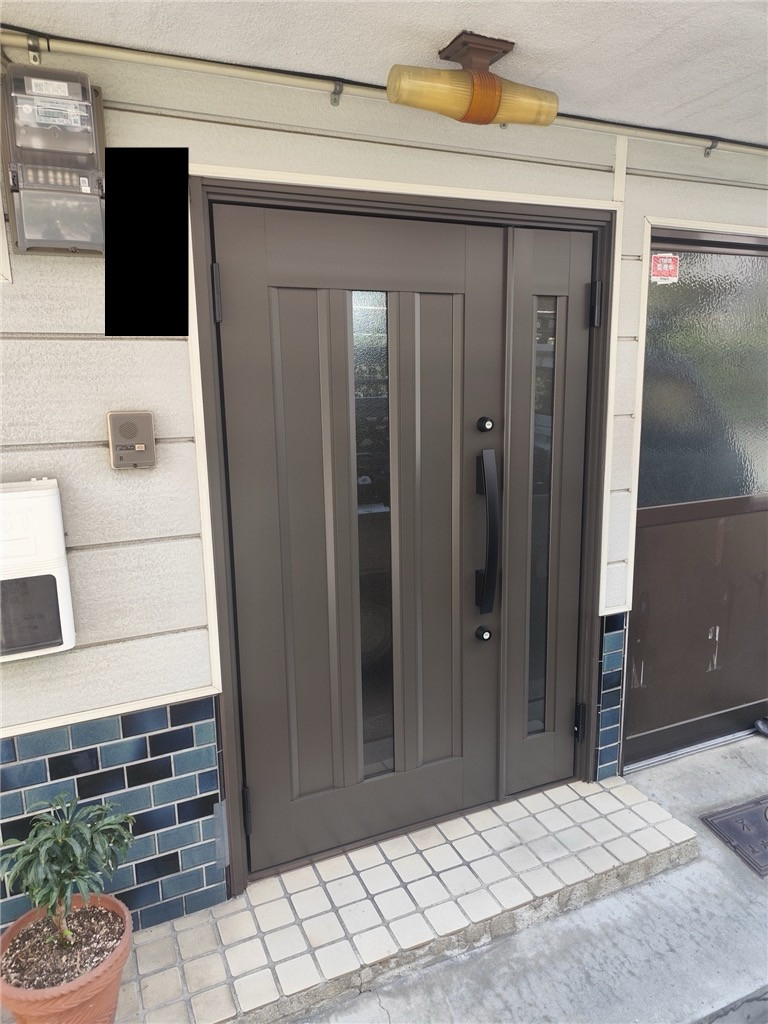 ヒライトーヨー住器 西宮の玄関引き戸をドアへちぇんじ!!の施工後の写真1