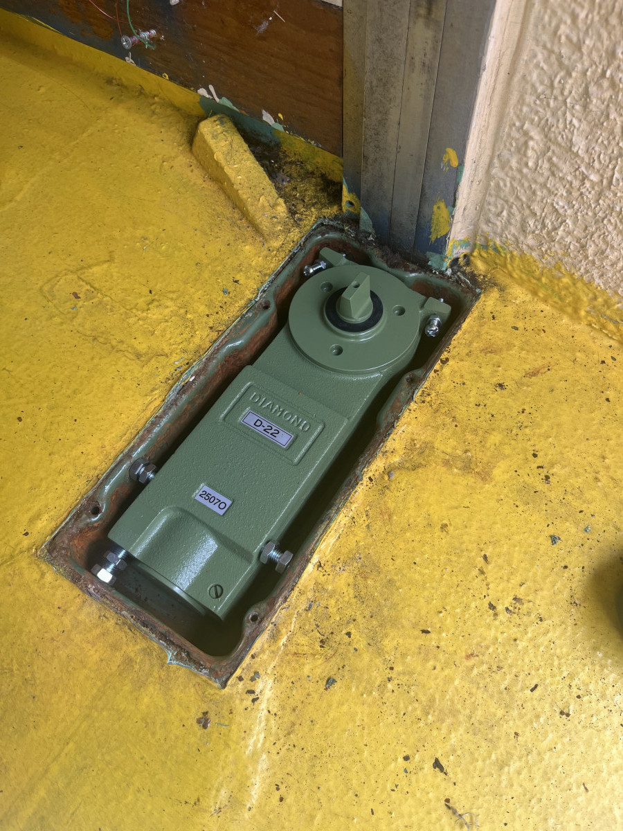 ヒライトーヨー住器 西宮のフロントドア　開閉困難💦　鍵が掛けれない―！の施工後の写真1