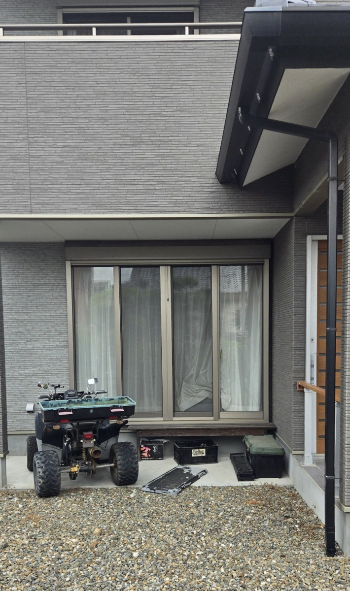 服部硝子店のゴールデンウイークを利用したアルミテラス取付工事の施工前の写真1
