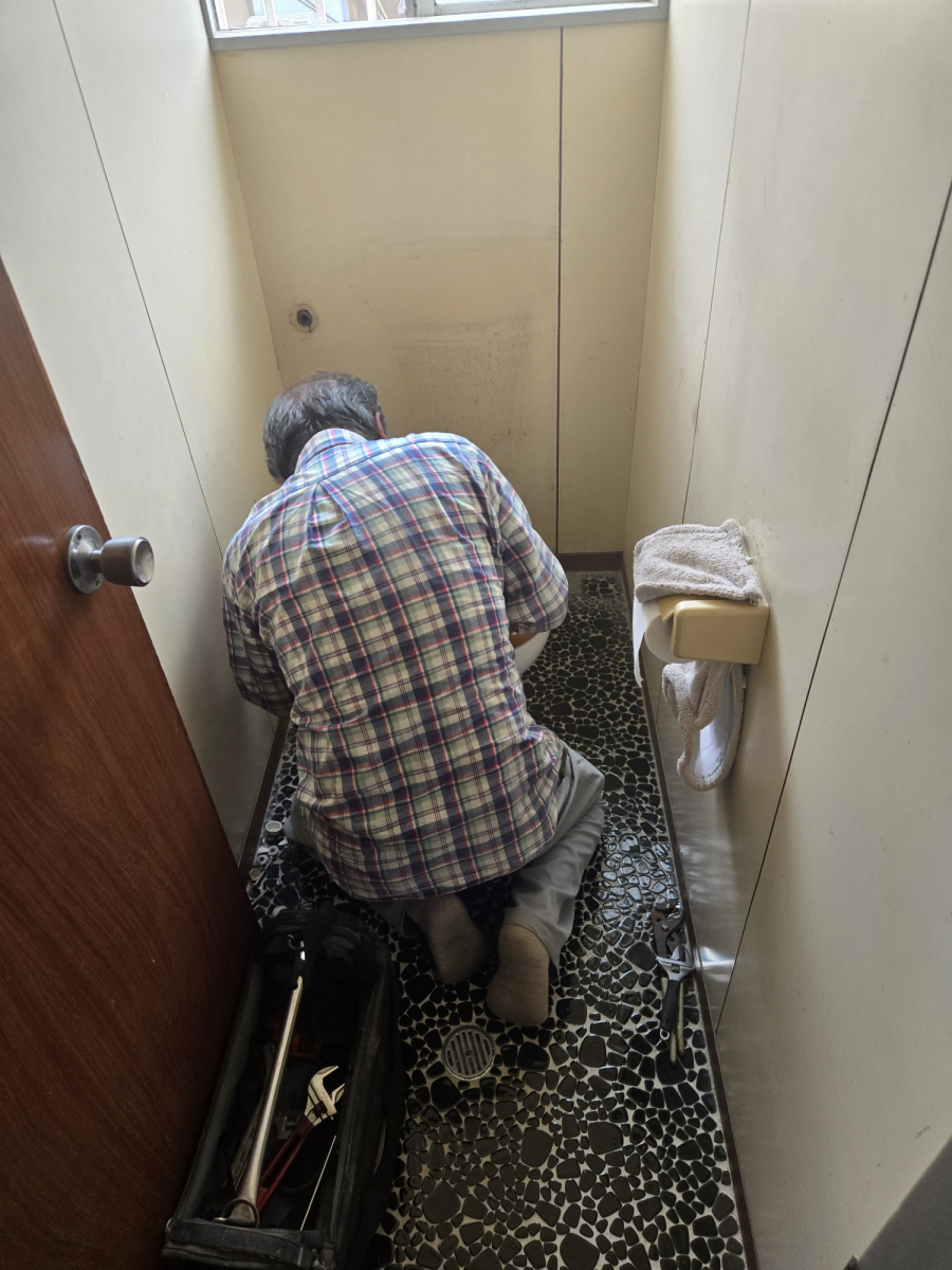服部硝子店の【四日市市】古くなったトイレを最新式に交換｜節水・快適なトイレ空間へ！の施工後の写真2