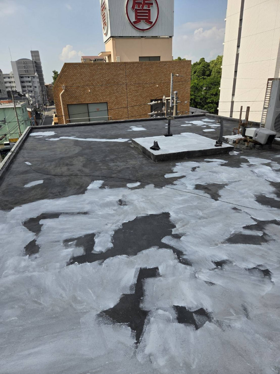 服部硝子店の【四日市】駅前ビル ガラス交換から屋上防水工事・階段塗装工事の施工後の写真2