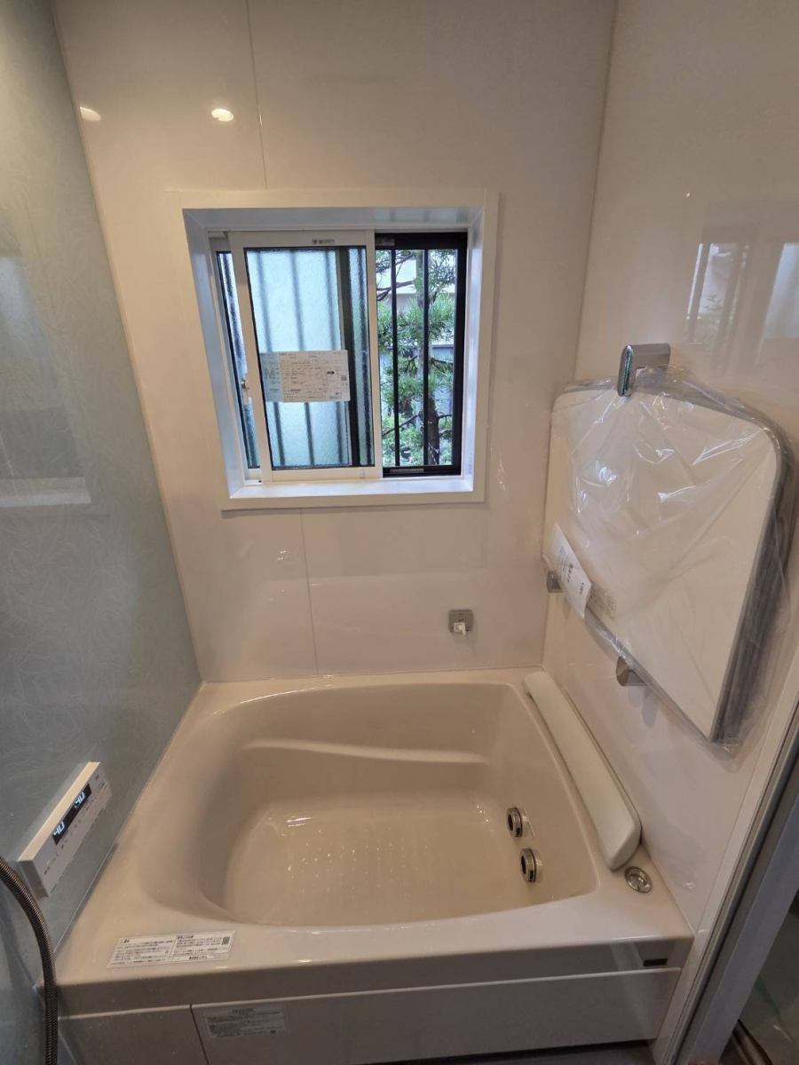 服部硝子店の【四日市市】在来浴室からLIXILスパージュへリフォーム｜子育てリノベ補助金を活用！の施工後の写真1