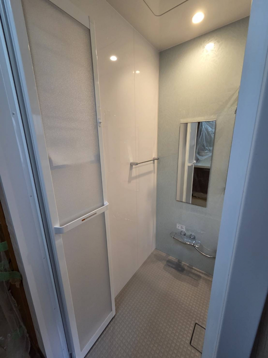 服部硝子店の【四日市市】在来浴室からLIXILスパージュへリフォーム｜子育てリノベ補助金を活用！の施工後の写真2