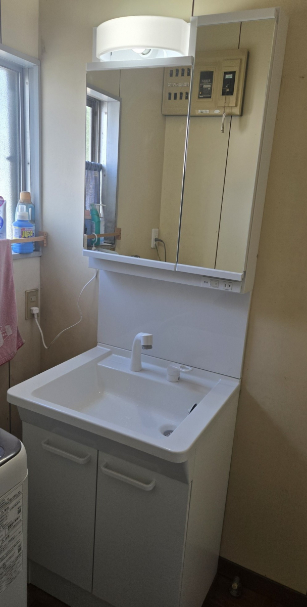 服部硝子店の【四日市市】「壊れていない洗面台をあえて交換　四日市市で“見た目重視”の洗面化粧台リフォーム」の施工後の写真1