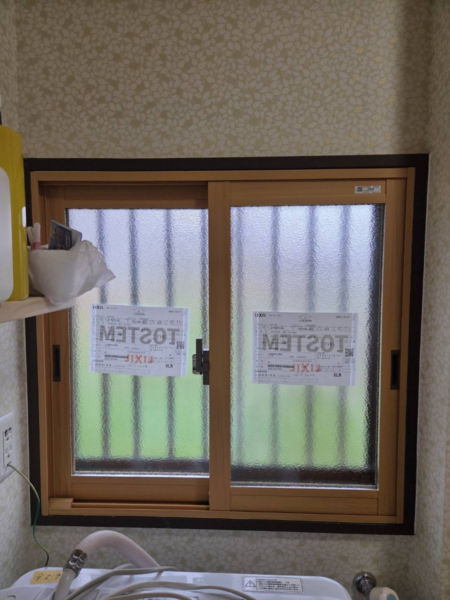 服部硝子店の【四日市市】【ヒートショック対策】洗面所・浴室に内窓インプラス設置で冬でも安心・快適に！の施工後の写真1