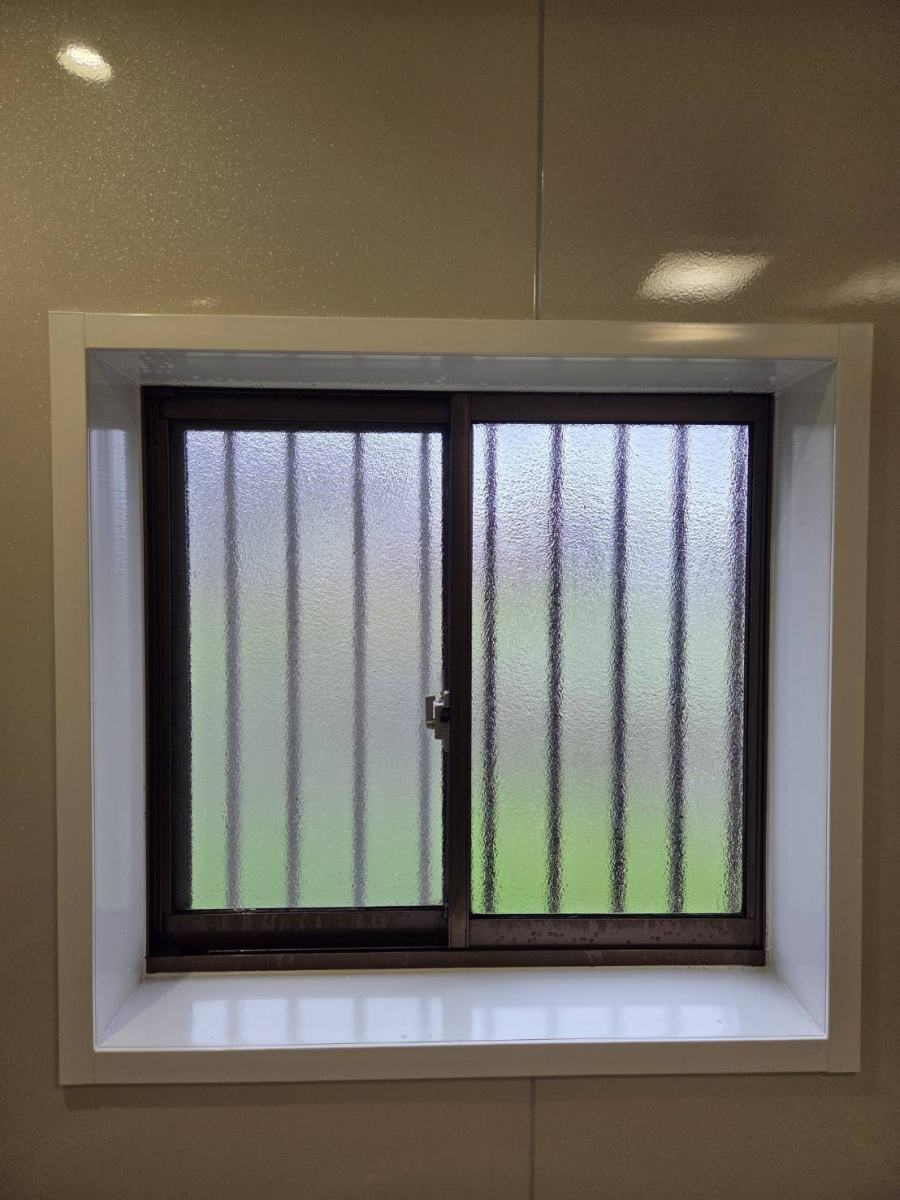 服部硝子店の【四日市市】【ヒートショック対策】洗面所・浴室に内窓インプラス設置で冬でも安心・快適に！の施工前の写真3