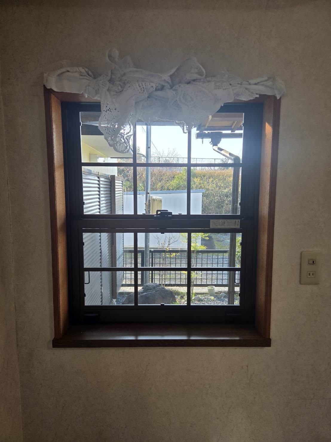 服部硝子店の【桑名市】補助金を待たずに寒さ対策 内窓施工事例　～いづれ申請～の施工前の写真2