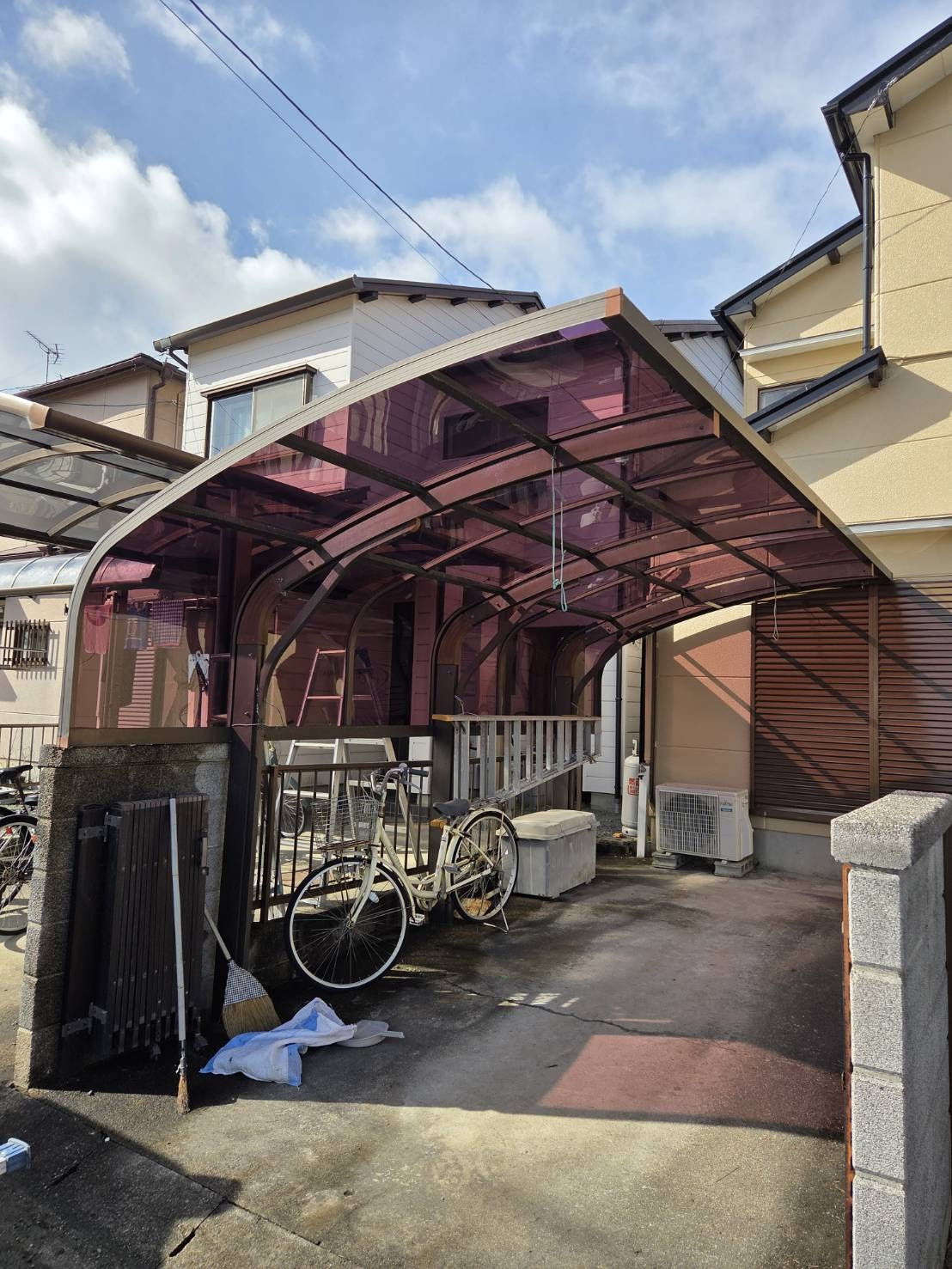 服部硝子店の【四日市】エクステリア工事　カーポート屋根交換｜外部リフォーム一括対応の施工後の写真1