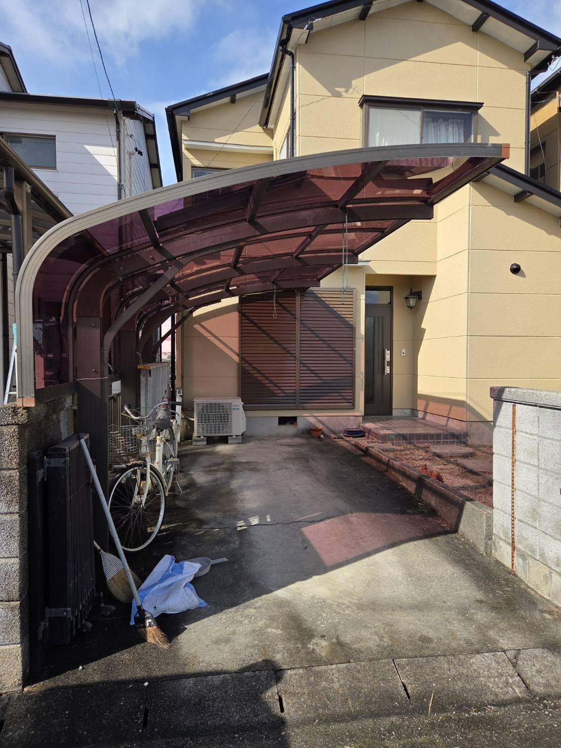 服部硝子店の【四日市】エクステリア工事　カーポート屋根交換｜外部リフォーム一括対応の施工後の写真3