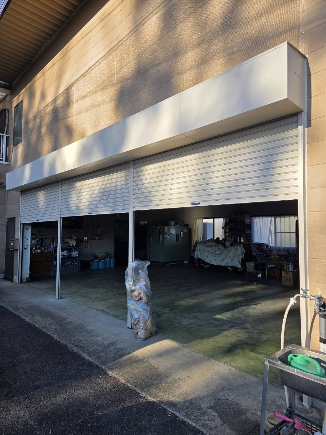 服部硝子店の【四日市】軽量シャッター交換～防犯性も向上～の施工後の写真1