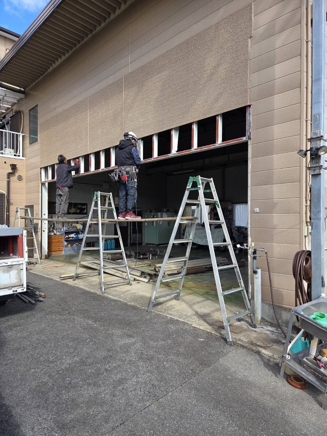 服部硝子店の【四日市】軽量シャッター交換～防犯性も向上～の施工前の写真2