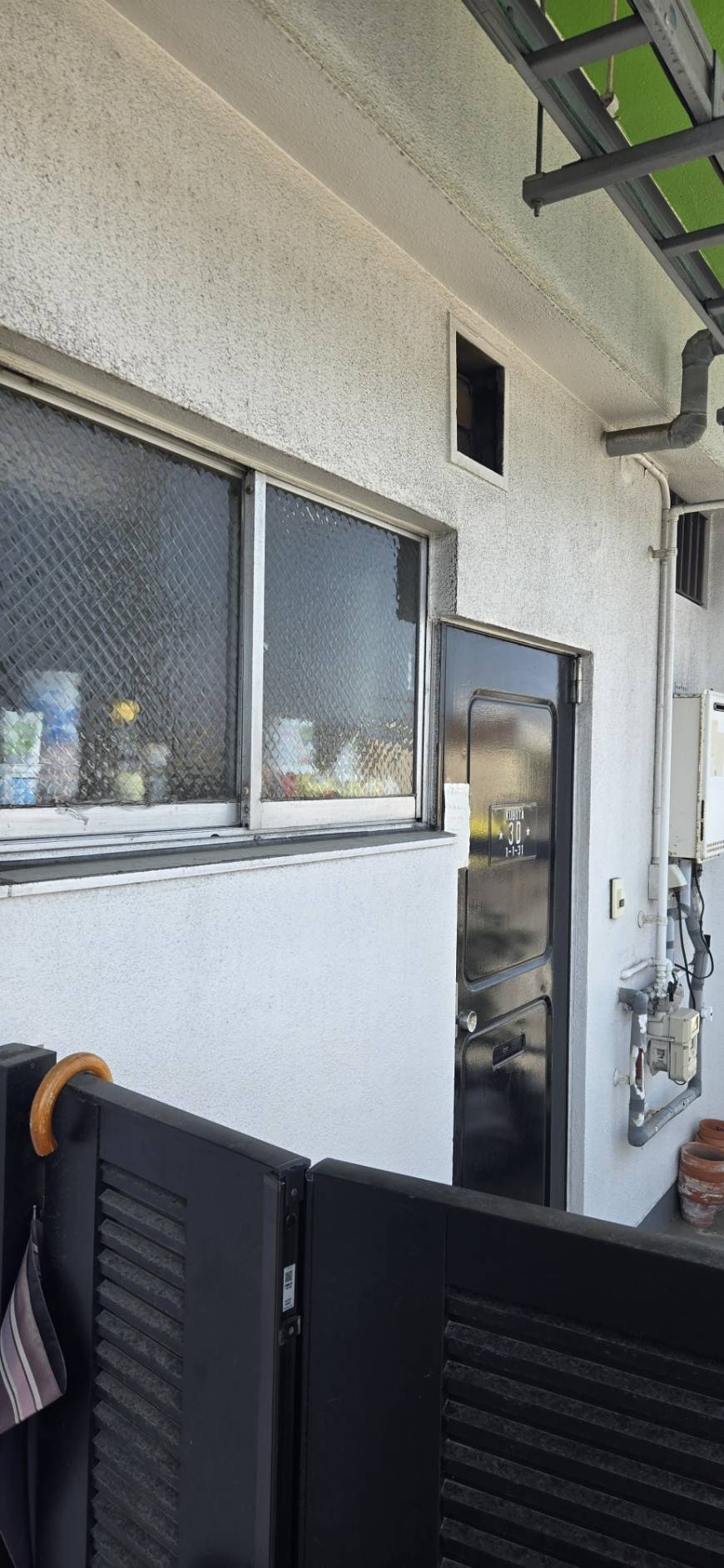 服部硝子店の【四日市市】空き巣対策！目隠しルーバー面格子を設置の施工前の写真1