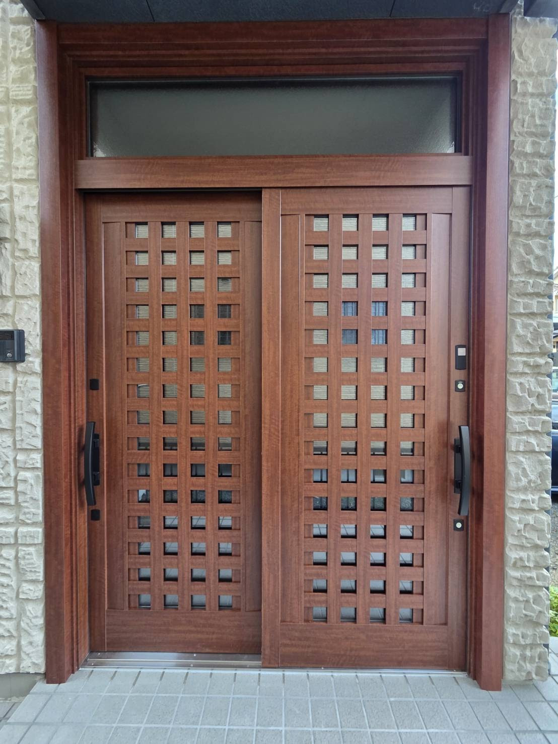 服部硝子店の【四日市】玄関リフォーム事例　～玄関引戸の動きが重い…を解決～の施工後の写真1