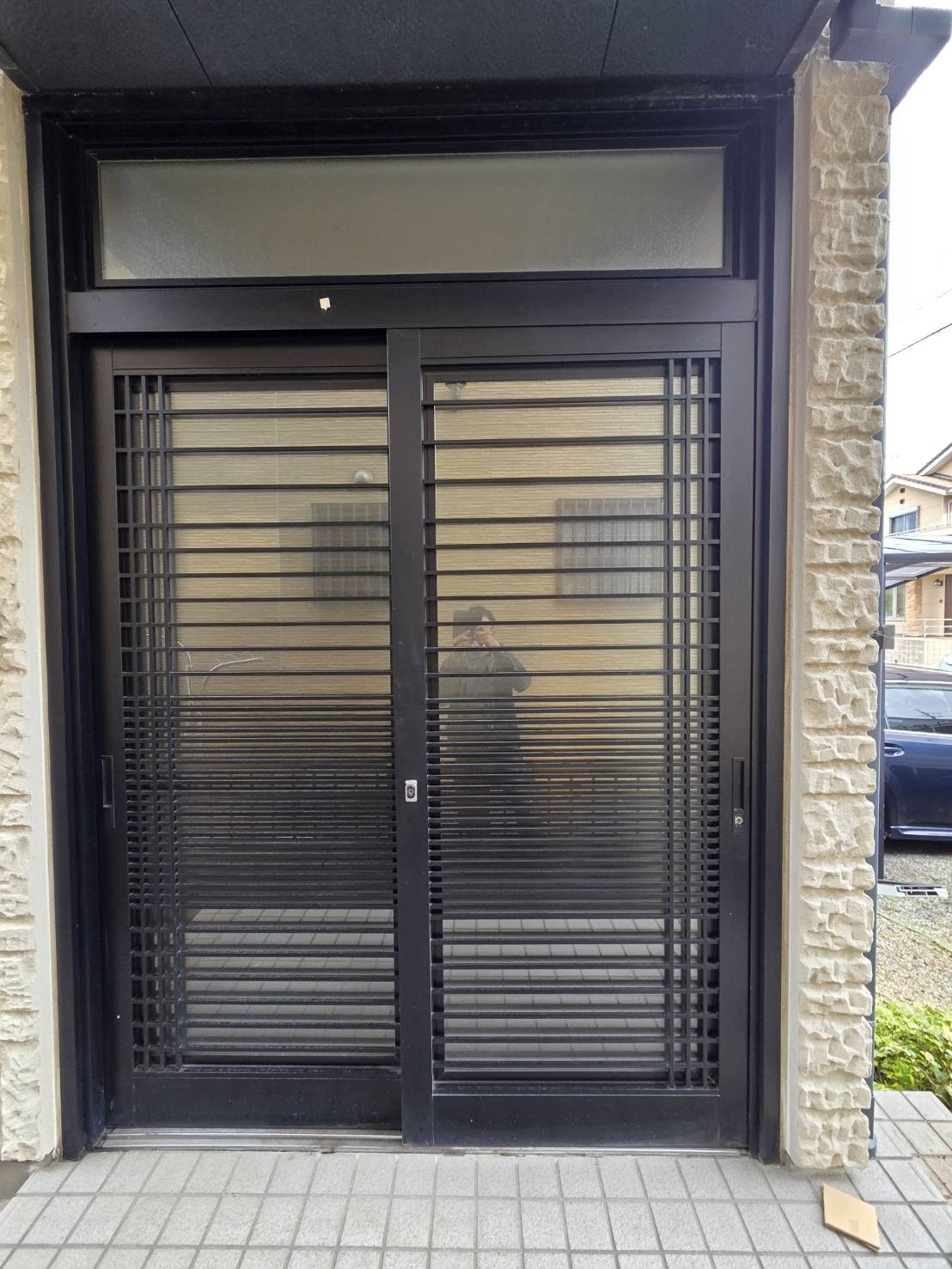 服部硝子店の【四日市】玄関リフォーム事例　～玄関引戸の動きが重い…を解決～の施工前の写真1