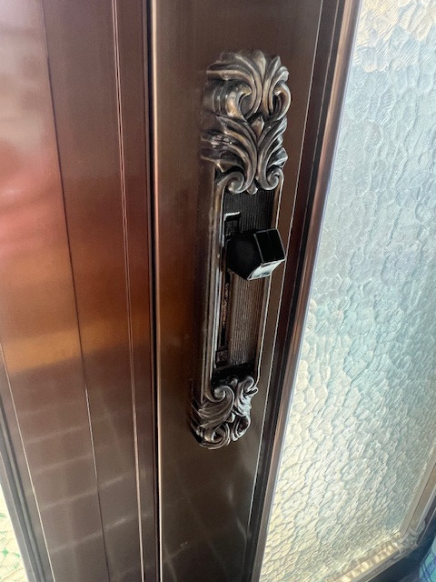 維新硝子の🔑玄関引戸の調整の施工前の写真1