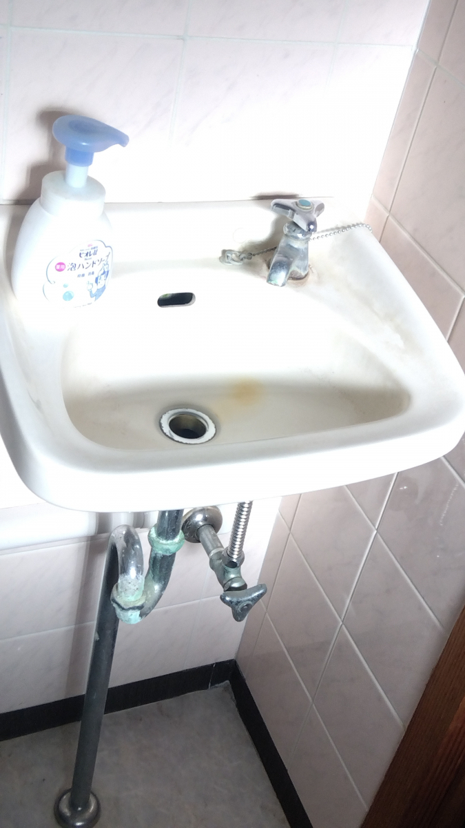 維新硝子のトイレリフォームの施工前の写真3