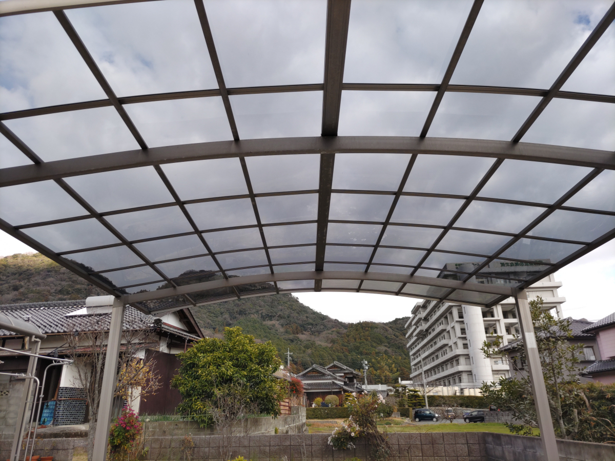 維新硝子のカーポートの屋根材を交換しました！の施工後の写真1