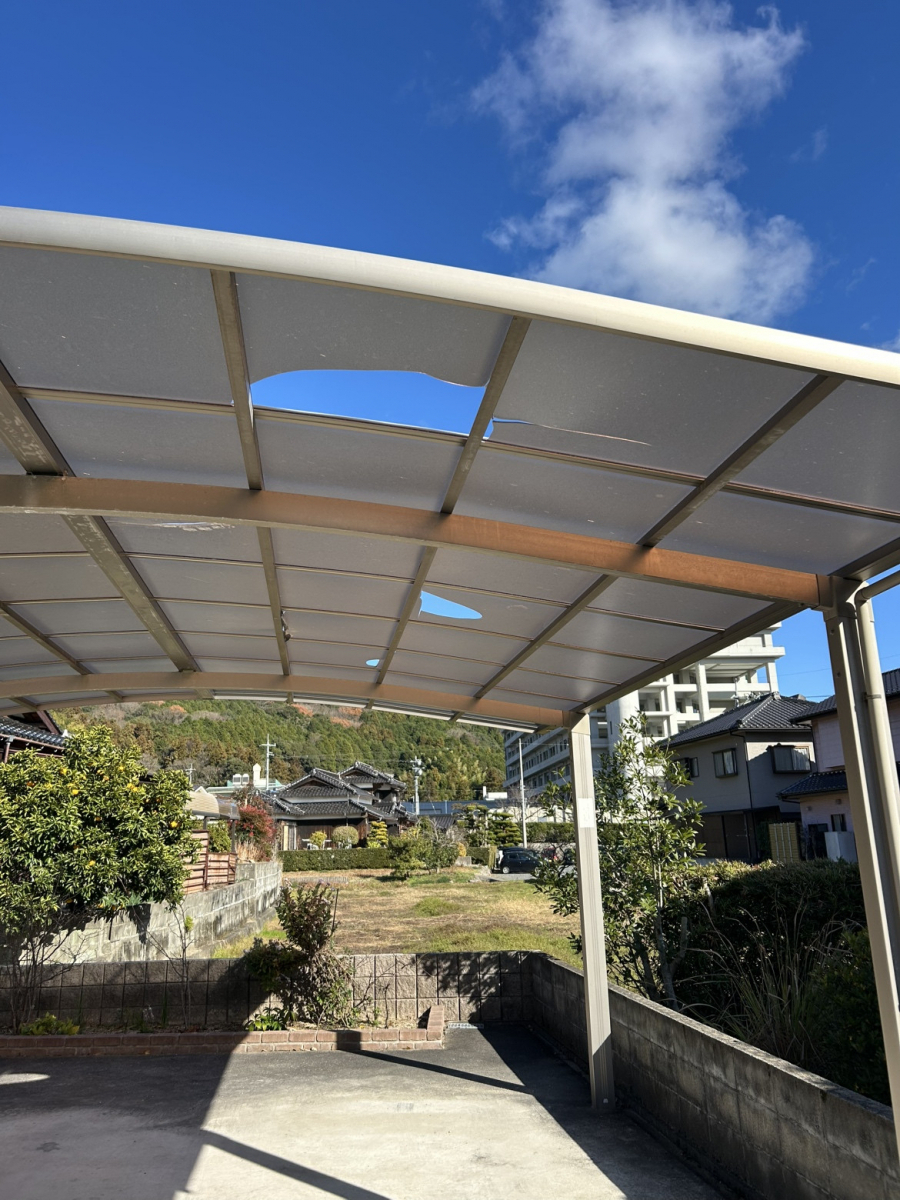 維新硝子のカーポートの屋根材を交換しました！の施工前の写真1