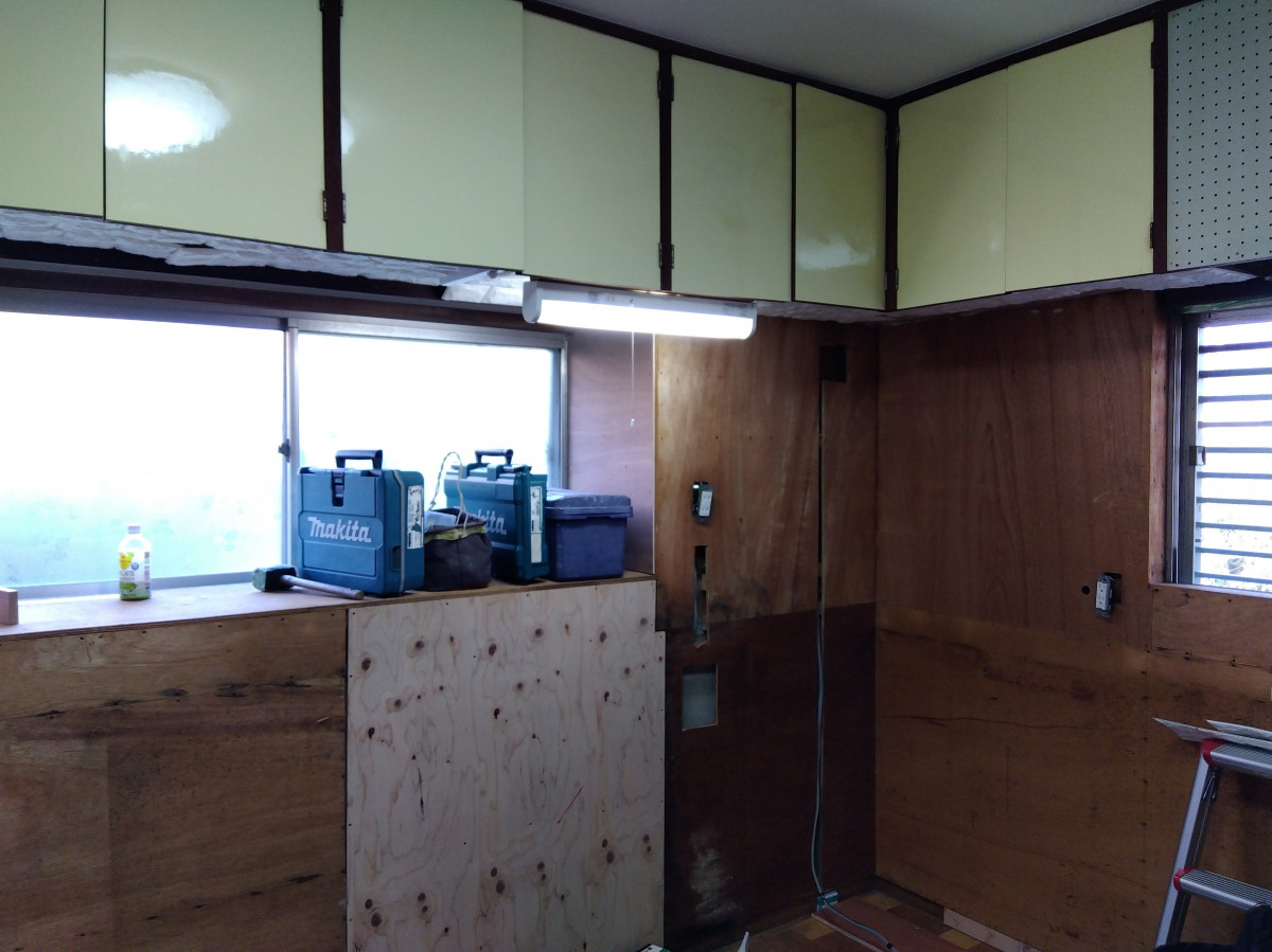 維新硝子のキッチンリフォーム+二重窓の施工前の写真2