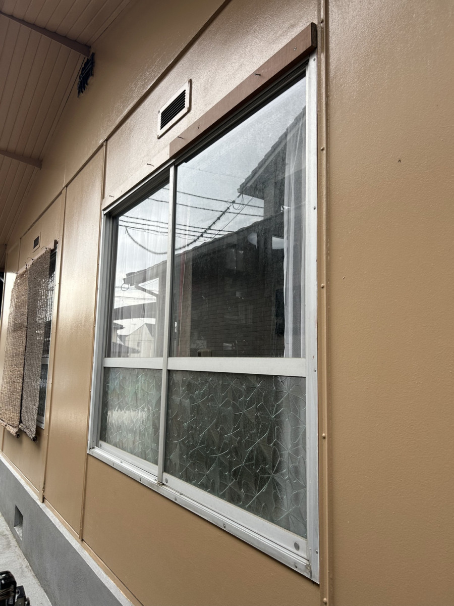 維新硝子の内付けの窓を新しく！の施工前の写真1