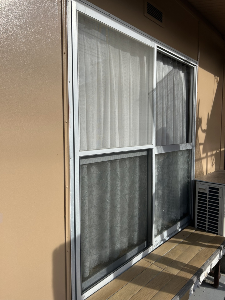 維新硝子の内付けの窓を新しく！の施工前の写真3