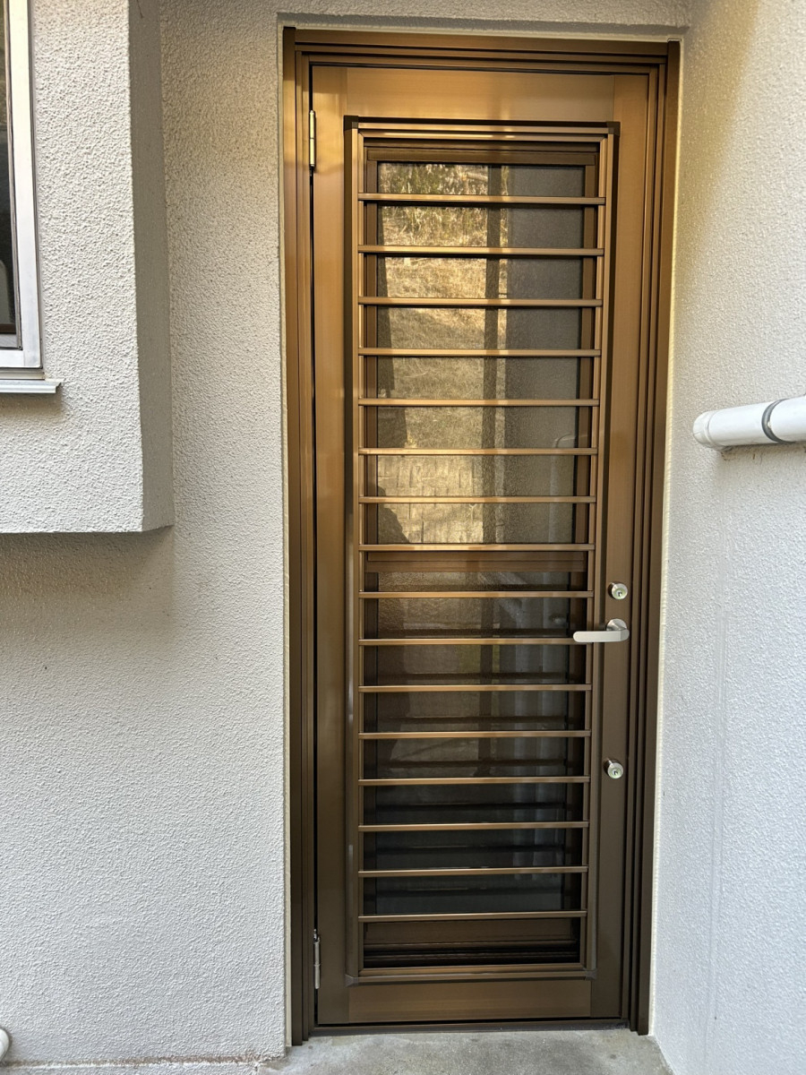 維新硝子の壊れた勝手口ドアを新しく！の施工後の写真1