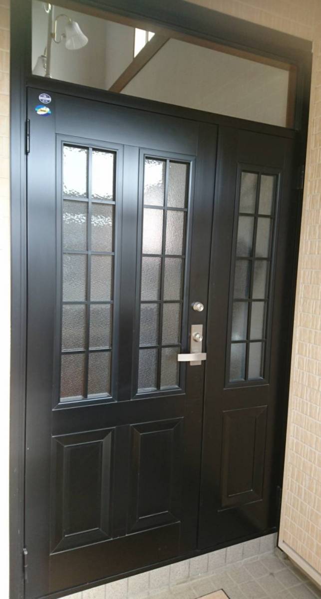 BiSOUの玄関ドアの施工例の施工前の写真1