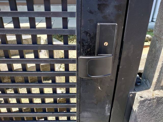 BiSOUの門扉錠交換施工事例写真1