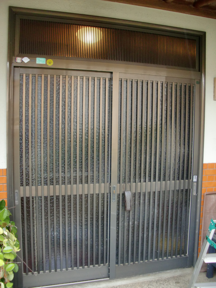 BiSOUの玄関引戸入替例の施工前の写真1