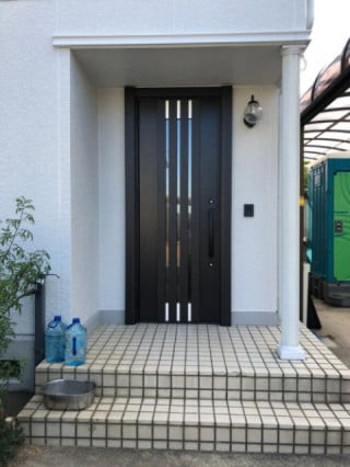 維新トーヨー住器のリシェント玄関ドア3🚪の施工後の写真1
