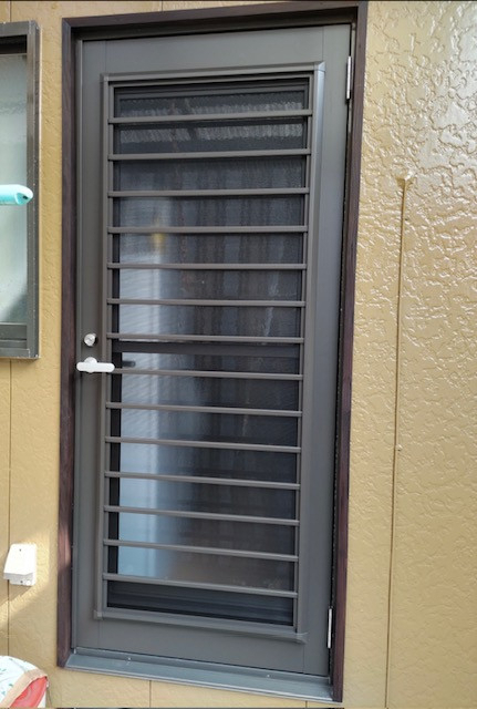 維新トーヨー住器の勝手口ドア🚪リフォームの施工後の写真1