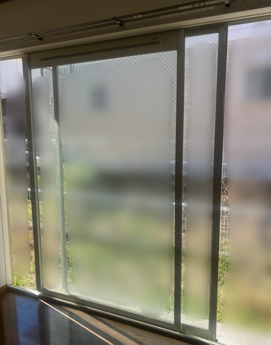維新トーヨー住器の古い窓がたった１日で開閉スムーズ・快適な窓に♬の施工前の写真1