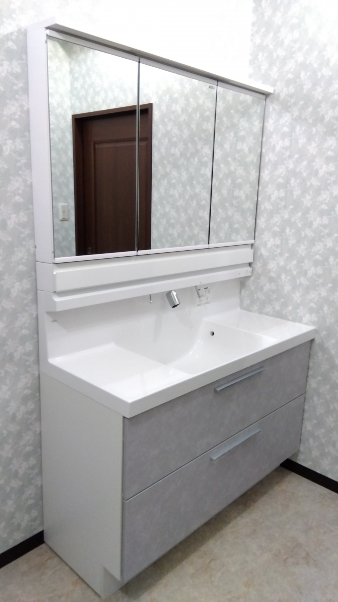 維新トーヨー住器の洗面化粧台を新しくの施工後の写真1